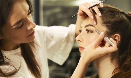 Epilation des sourcils et maquillage, option teinture cils et/ou sourcils dès 19,90 € à Club Forme/Zenaya Institut