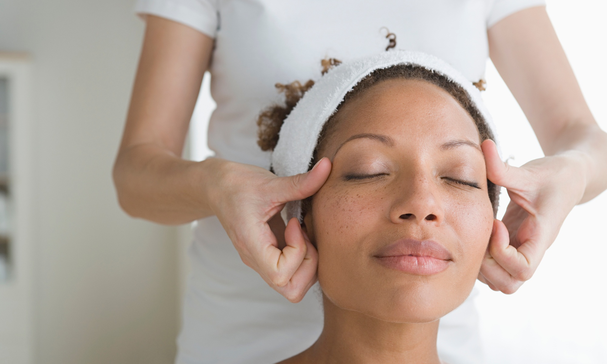 Modelage relaxant ou soin visage éclat pour un moment beauté intense