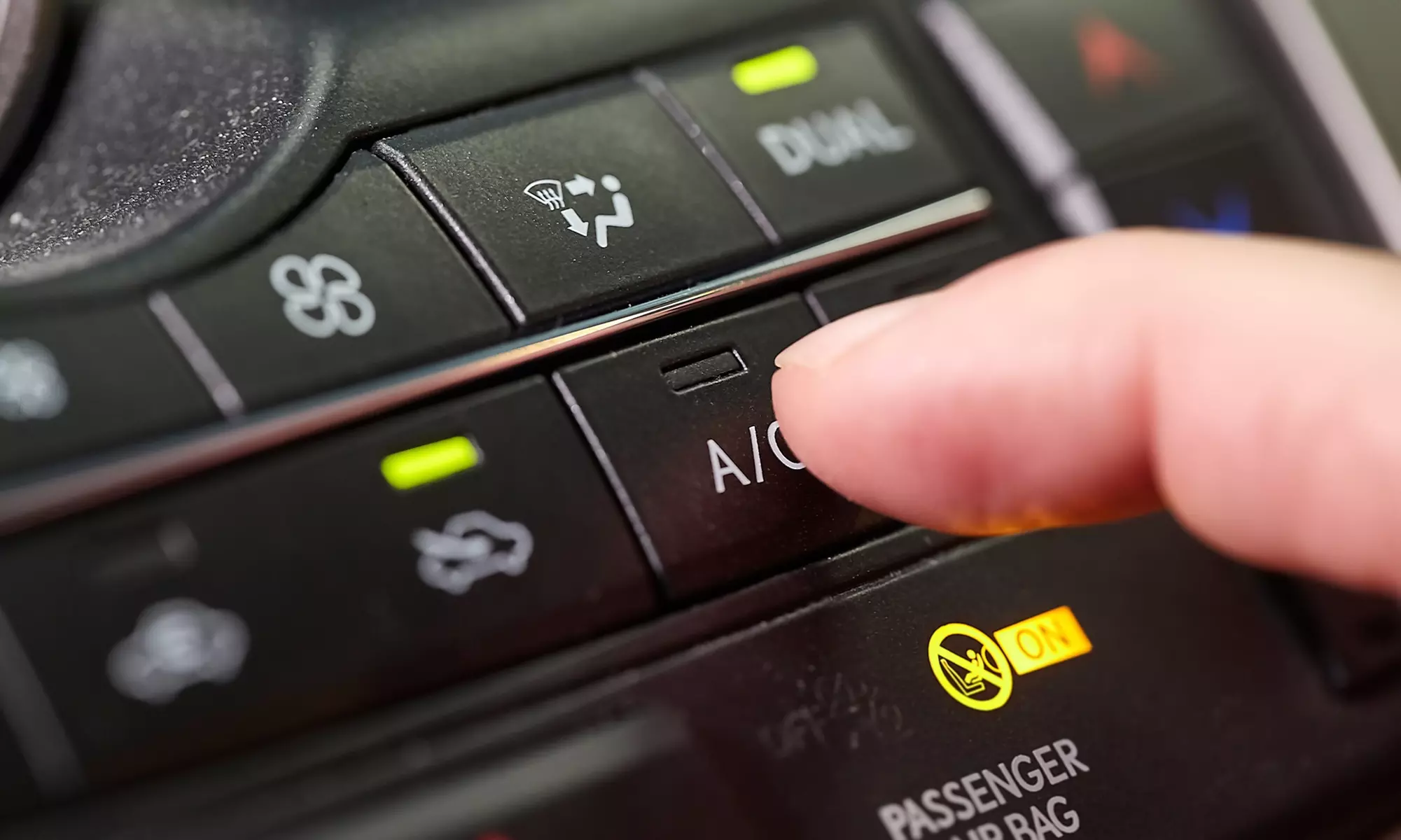 Zadbaj o komfort jazdy! Ozonowanie klimatyzacji z napełnieniem czynnikiem R134a lub R1234yf w FHU Ermax - Primary Image