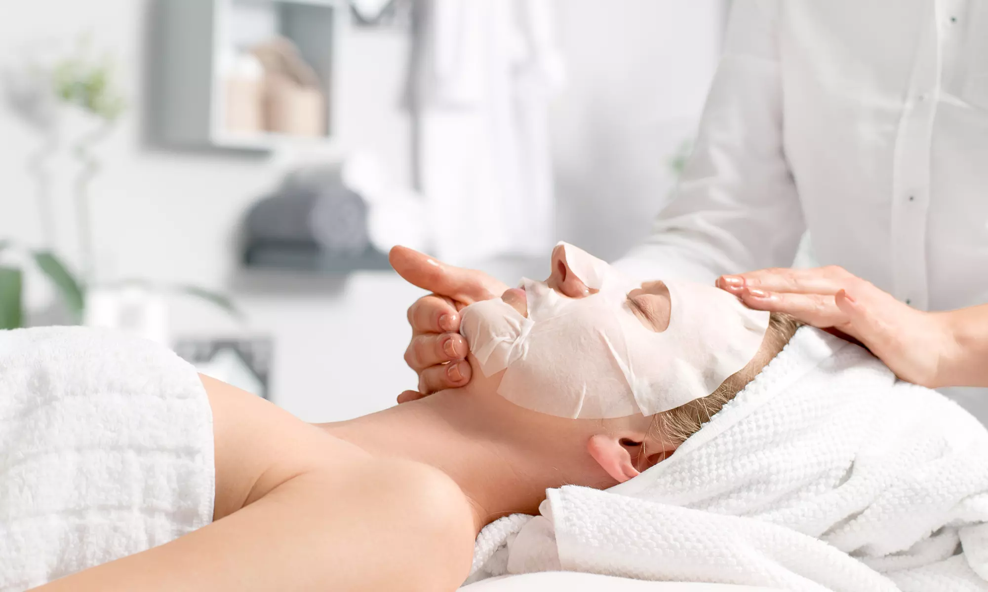 Klassische Gesichtsbehandlung, Diamant-Mikrodermabrasion oder Microneedling bei Bonita Brazil (bis 50% sparen) - Primary Image