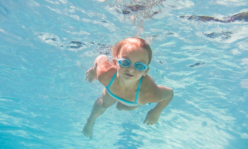 Image 1: One-Month Kids' Swimming Lessons