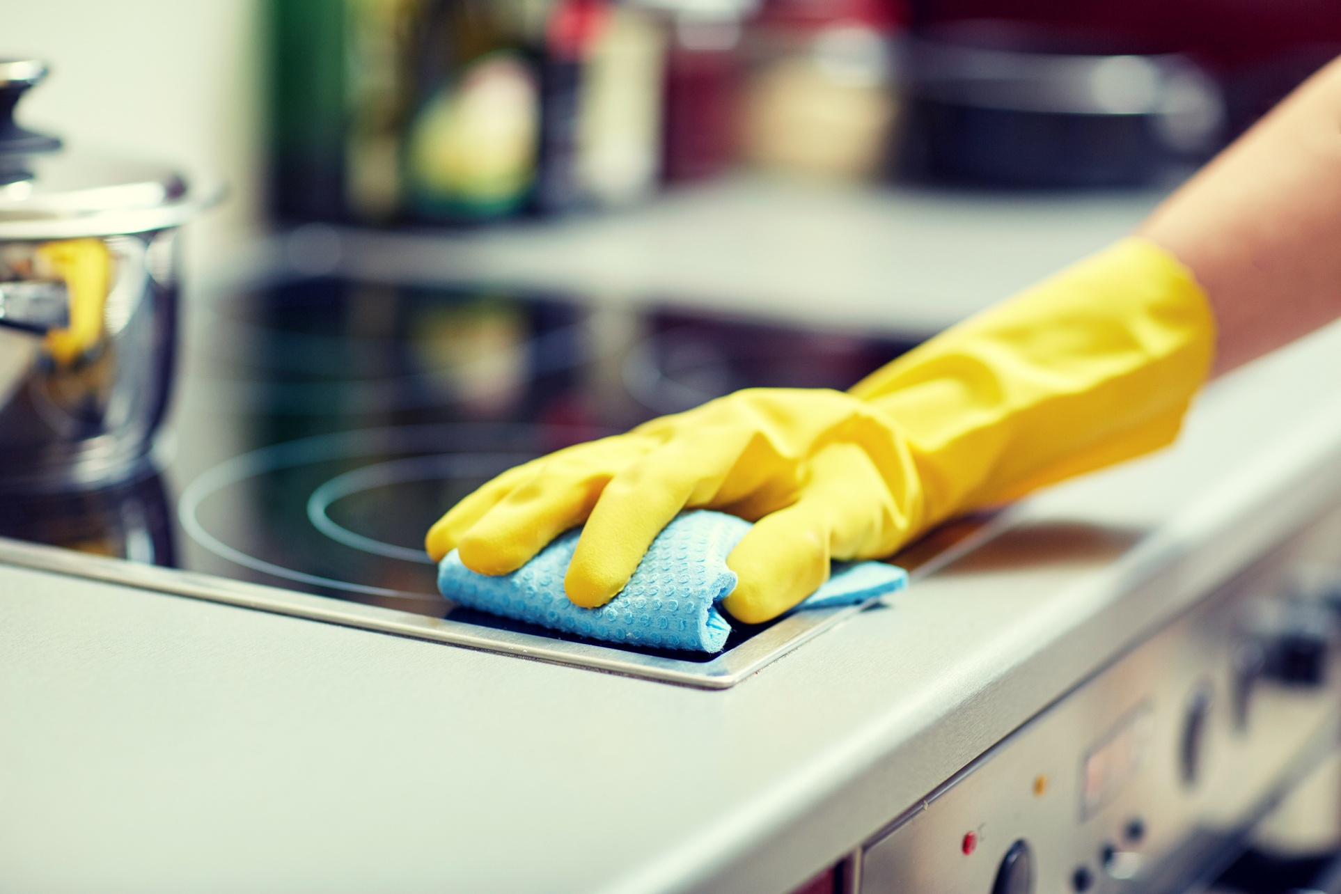 Declutter with 3 or 4 Hours of House/Deep Cleaning with One Cleaner