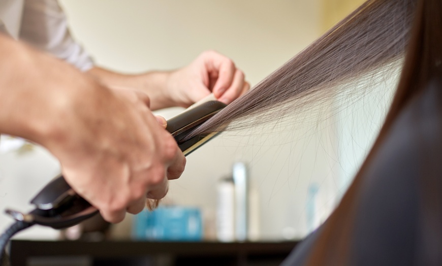 Image 1: Sublimez vos cheveux avec un lissage professionnel à Vendenheim