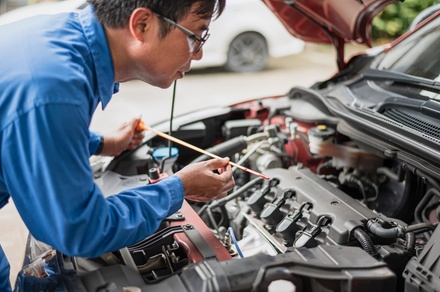 Expert Engine Installation at a Reduced Price - Derek Auto Repair(万通汽车修理)