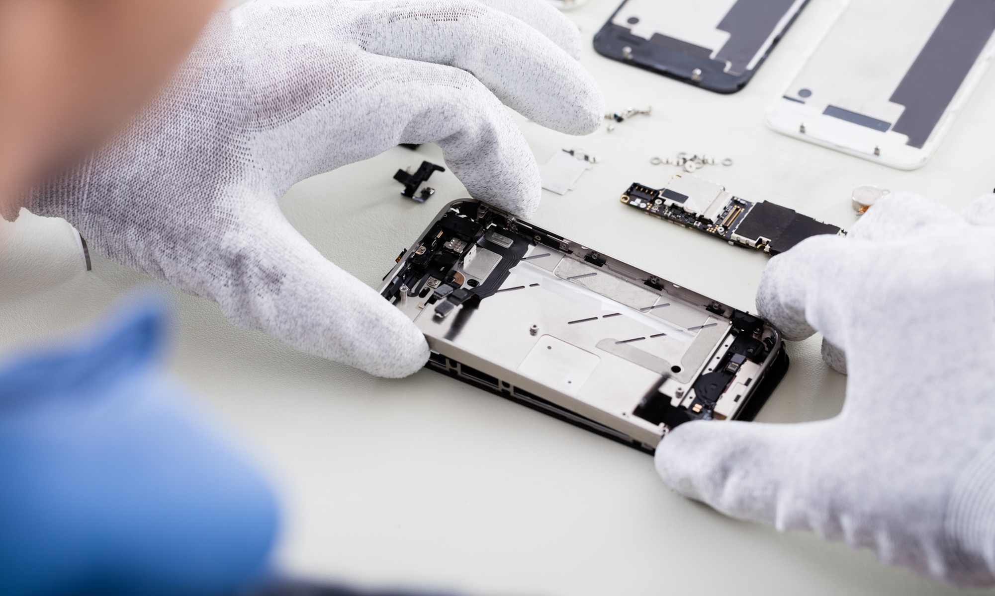 Expert iPad screen repair for various models, excluding LCD issues