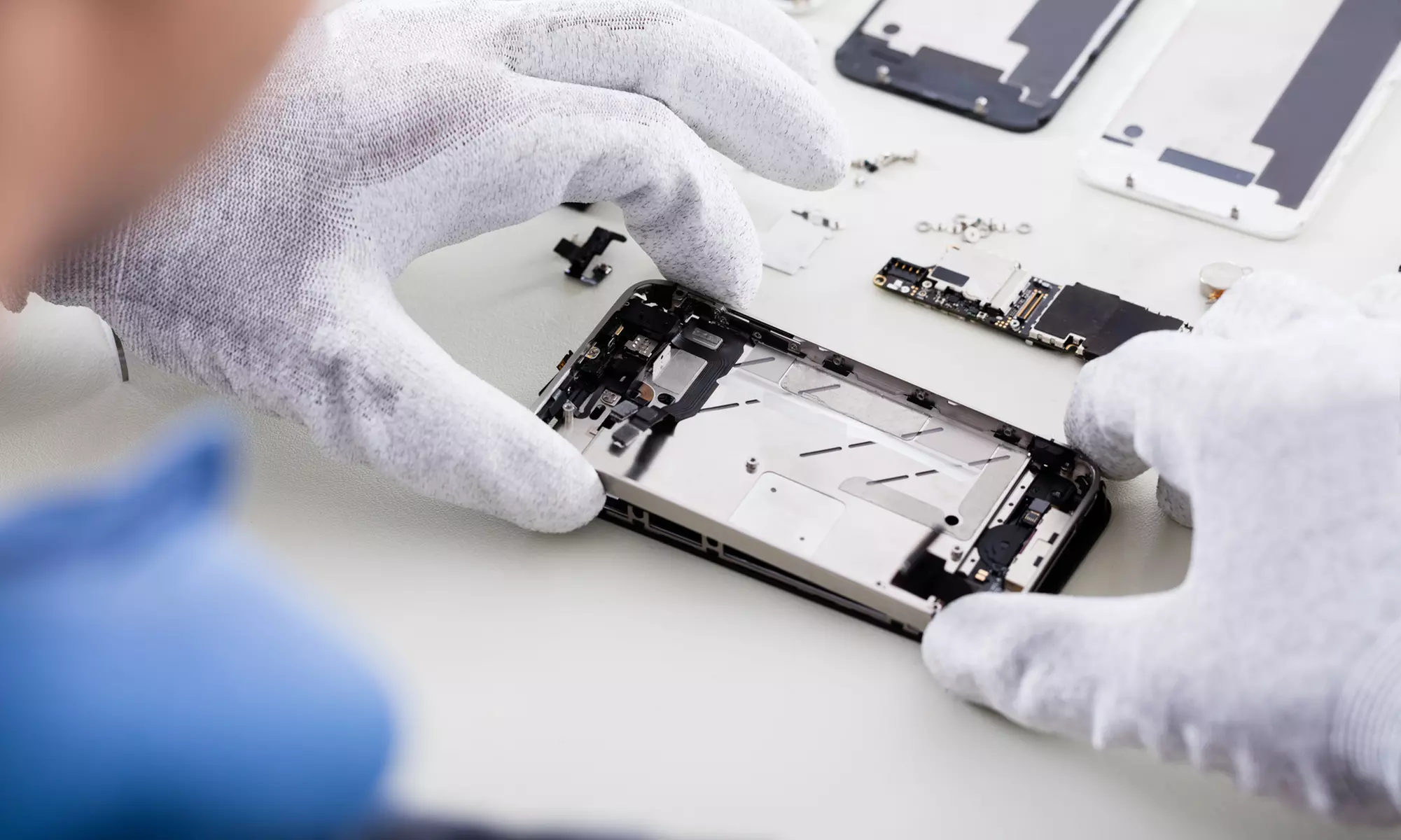 Expert iPad screen repair for various models, excluding LCD issues