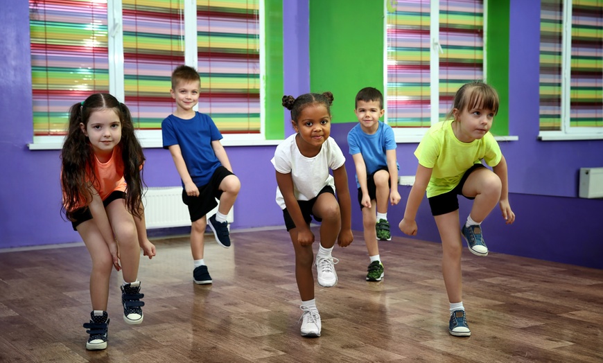 Image 1: Energieke Zumba-les voor kinderen 