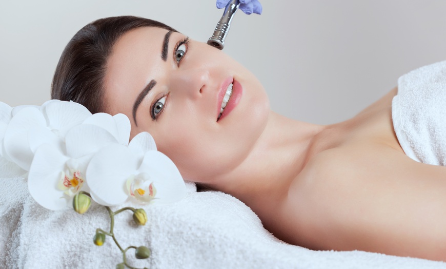 Image 1: 60 Min. Gesichtsbehandlung mit Diamant-Mikrodermabrasion für 1 Person