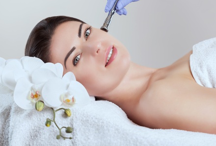 60 Min. Basic-Gesichtsbehandlung mit Diamant-Microdermabrasion - Pretty-Woman-Wiesbaden