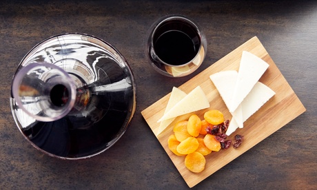 Aperitivo con degustazione di prodotti selezionati e calici abbinati per 2 o 4 persone al wine bar enoteca Il Vinambolo