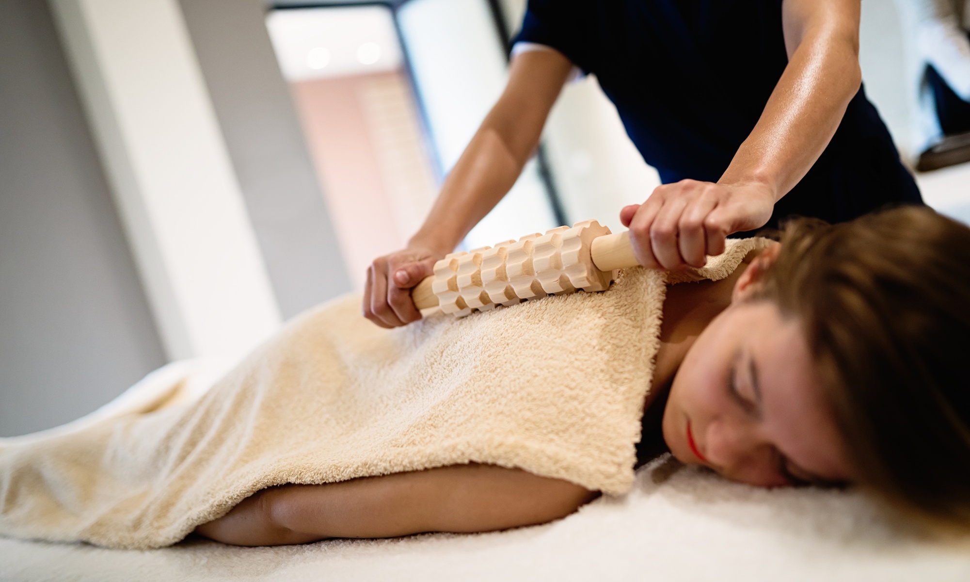 1, 3 oder 5 Sitzungen: 60 Min. Cellulite-Holz-Massage für 1 Person