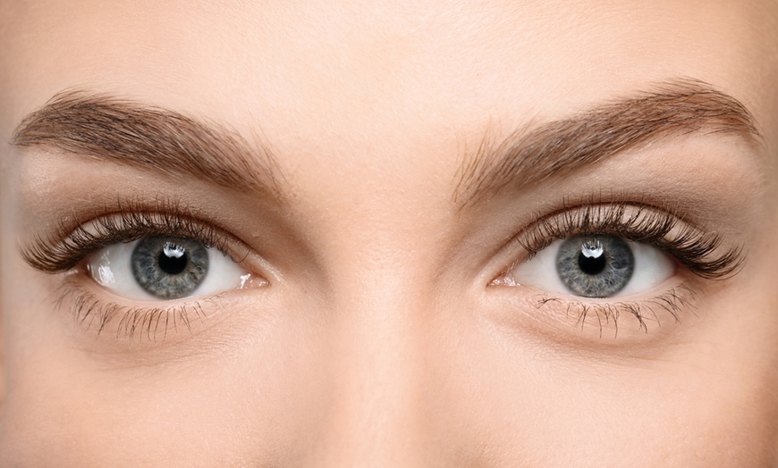 Image 1: Natürliche Schönheit, neu definiert: Brow oder Lash Lifting