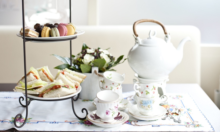 Image 1: Geniet van een smaakvolle reis met een luxe high tea in Ijsselstein