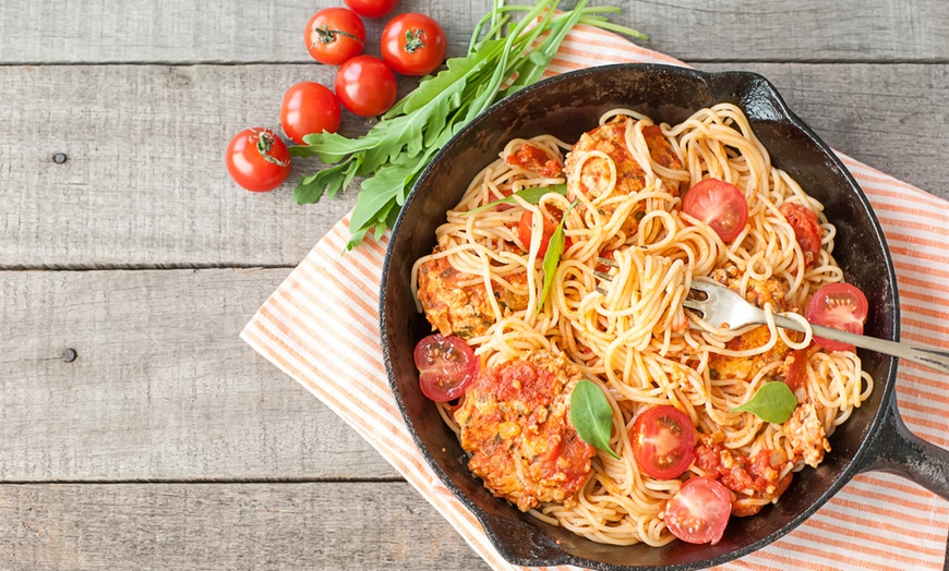 Image 2: Italienisches 3-Gänge-Menü mit Pizza oder Pasta für 2-4 Personen