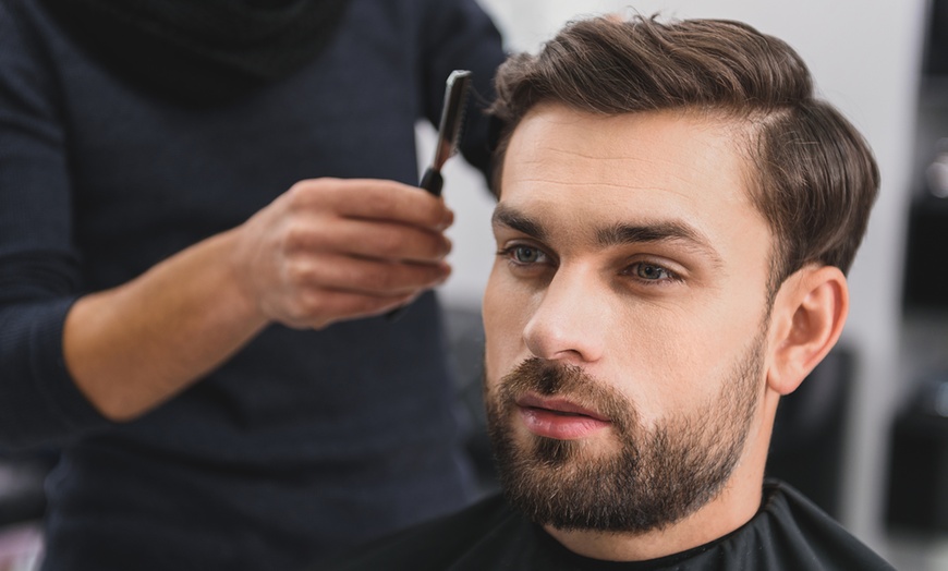 Image 1: Sesión de peluquería masculina