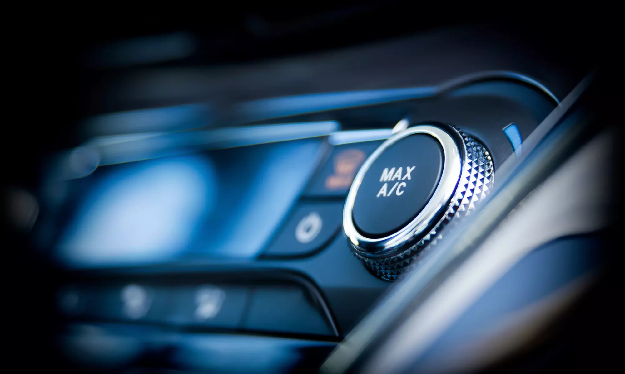 Serwis klimatyzacji z uzupełnieniem 100 g czynnika chłodzącego z dojazdem do klienta od 90 zł w Perfect Touch Garage - Primary Image