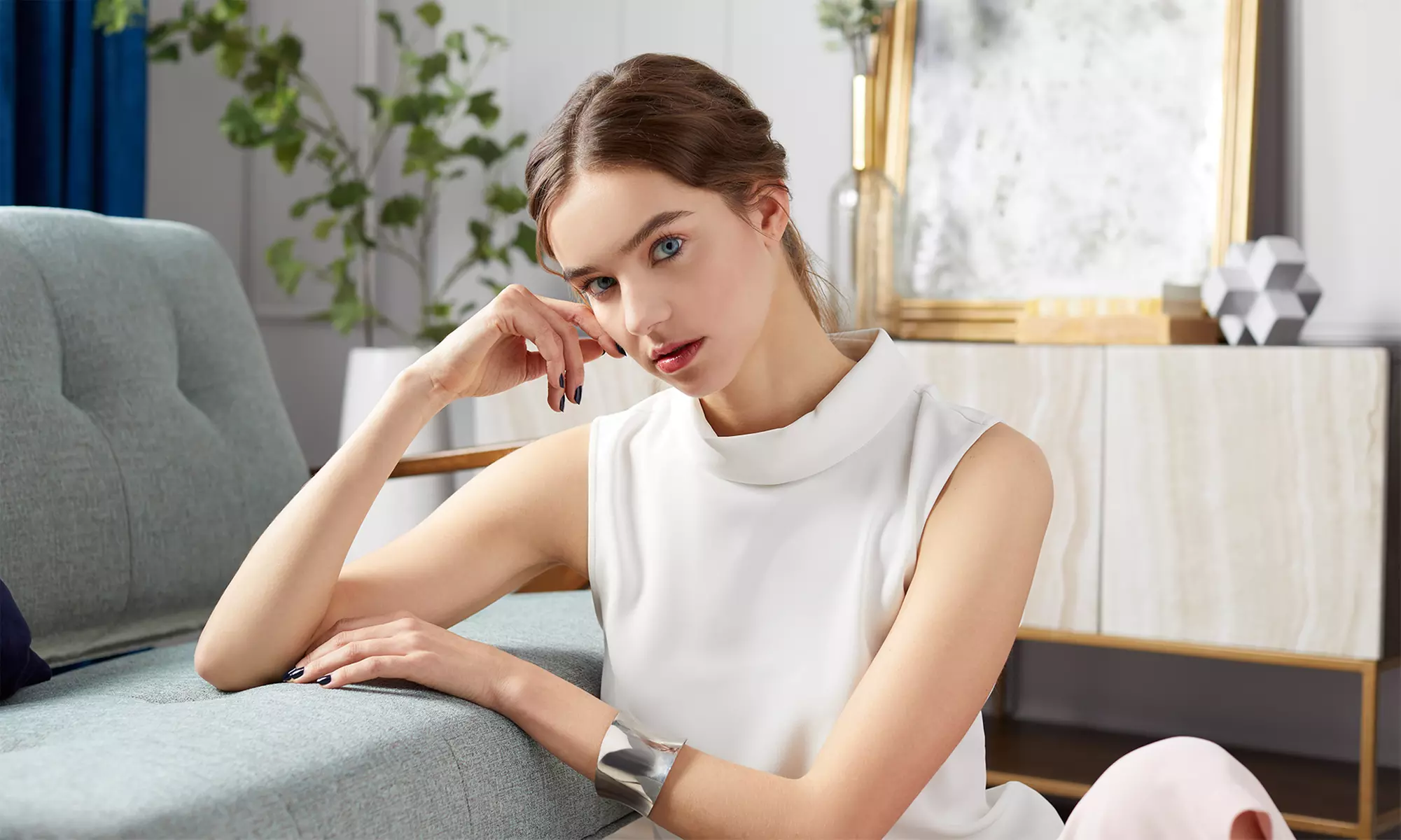 One Eyebrow-Threading Sessions with Optional Eyebrow Tint at Looks Eyebrow Threading Salon (Up to 50% Off) - Primary Image