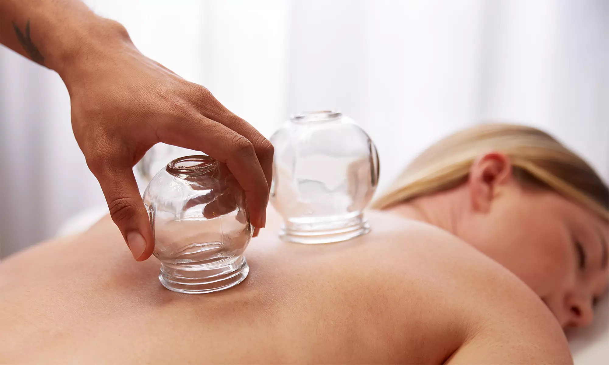 Revitalisiere Körper und Geist: 50 Min. Schröpf-Massage beim Heilpraktiker Evgenij Katsalainen (36% sparen) - Primary Image