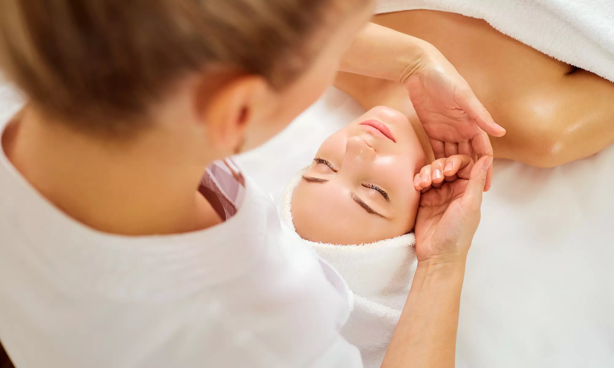 Japoński masaż twarzy Kobido i więcej opcji w Studio Urody Zawsze Piękna (do -41%) - Primary Image