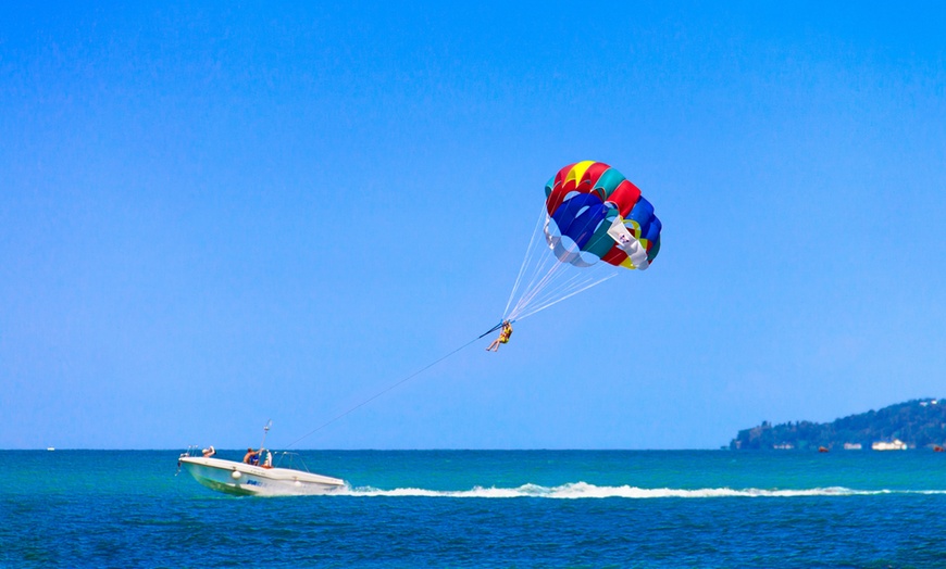 Diamond Head Parasail in - Honolulu, HI | Groupon