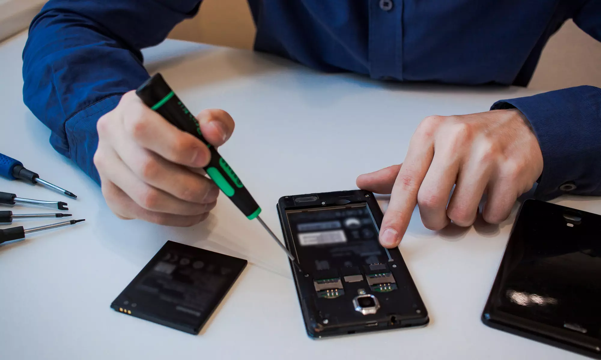 Restore Your Phone's Screen: iPhone 11 or 12 Screen Replacement at Cell Tienda ( Up to 55% Off ) - Primary Image
