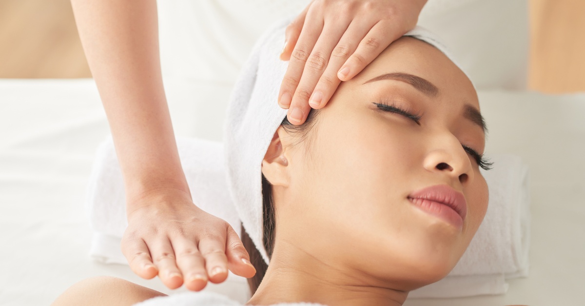 Limpieza facial con masaje kobido y microdermoabrasión en Valdemoro