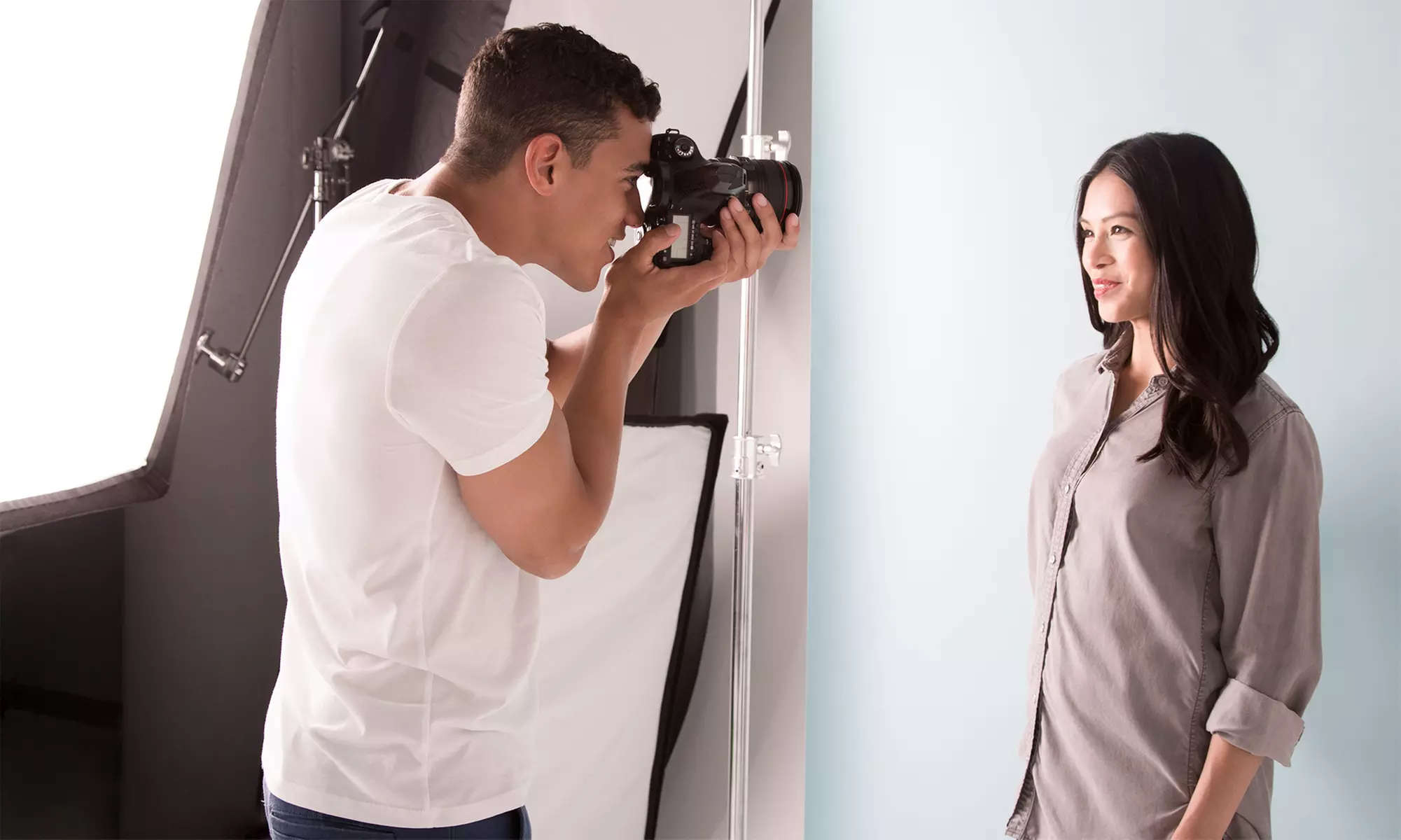60 Min. Bewerbungsfotoshooting für 1 oder 2 Personen bei Fotografie in der Altstadt (50% sparen) - Primary Image