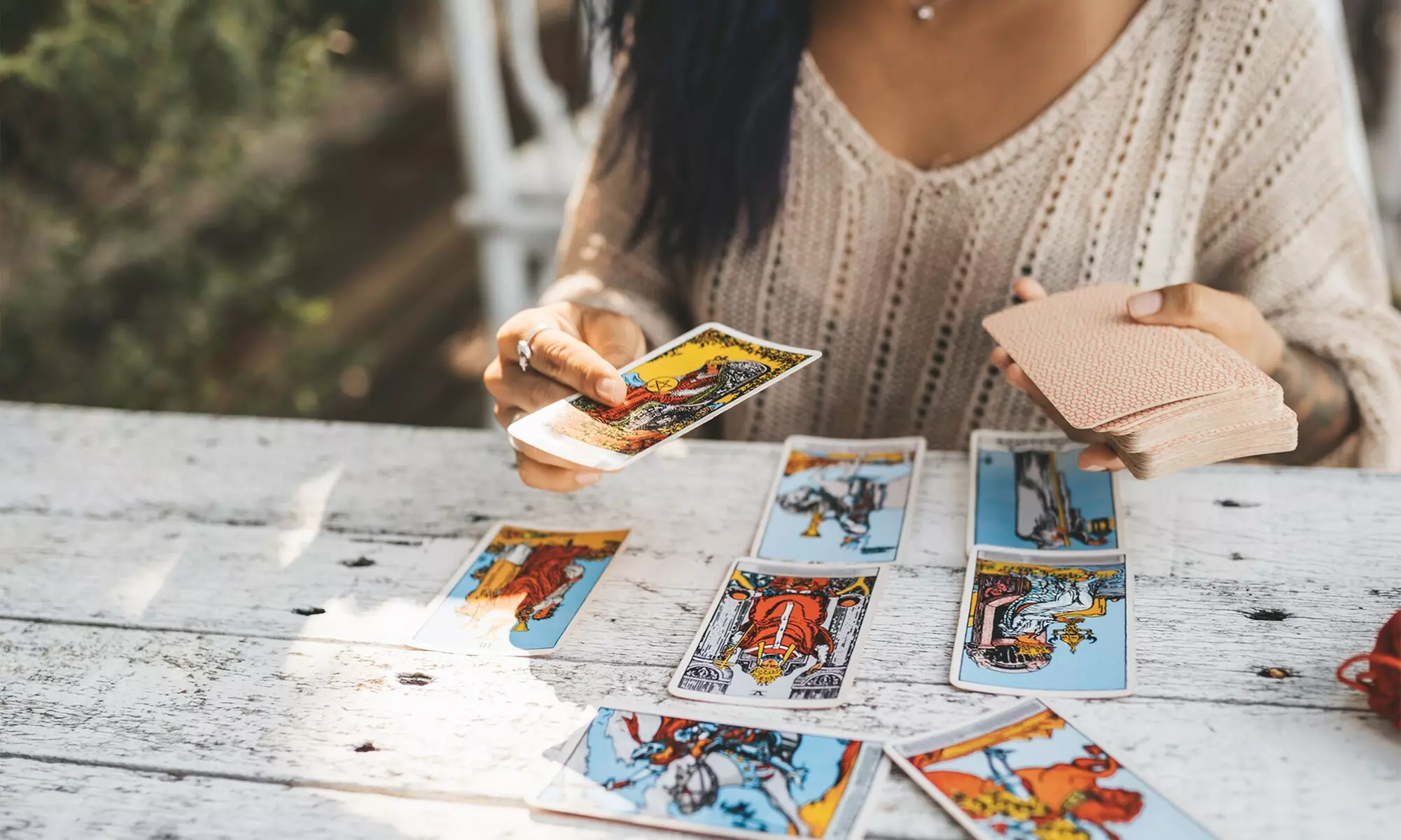 Que vous réserve l'avenir ? Séance de voyance de 30 min. par téléphone avec Céline Fouche (67% de réduction) - Primary Image