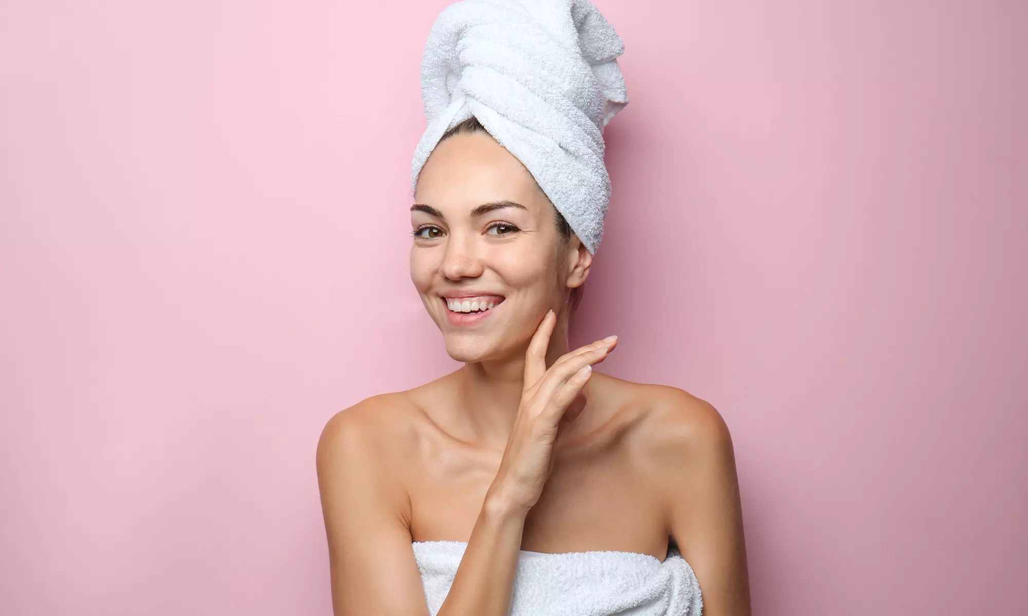 Pacchetti bellezza con pulizia viso, manicure, pedicure e massaggi da Estetique Namaste (sconto fino a 55%) - Primary Image