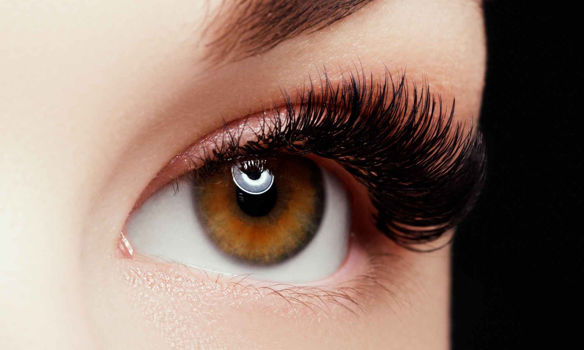 Bis zu 50% Rabatt auf den Wimpernverlängerungen bei Najat Nehme