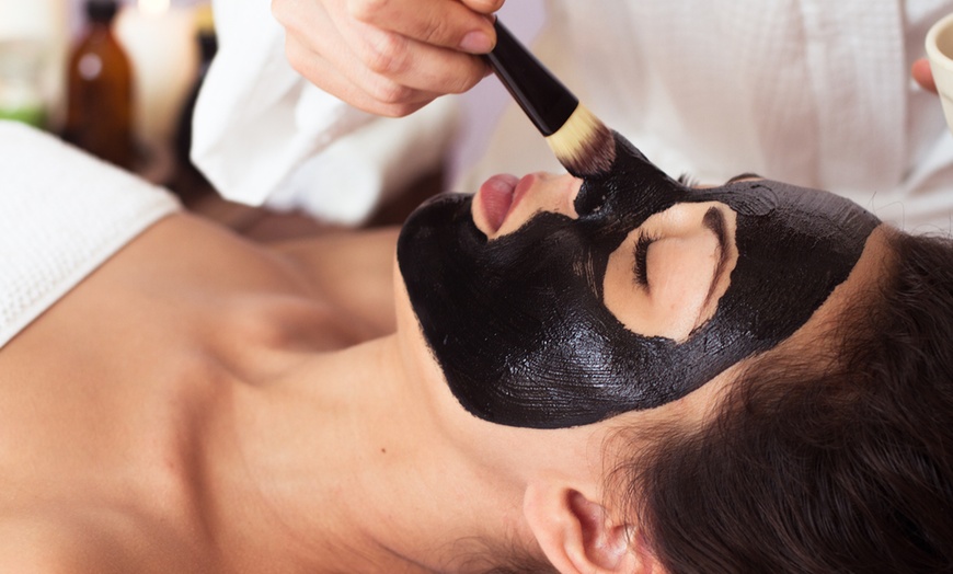 Image 1: Carbon Laser Facial