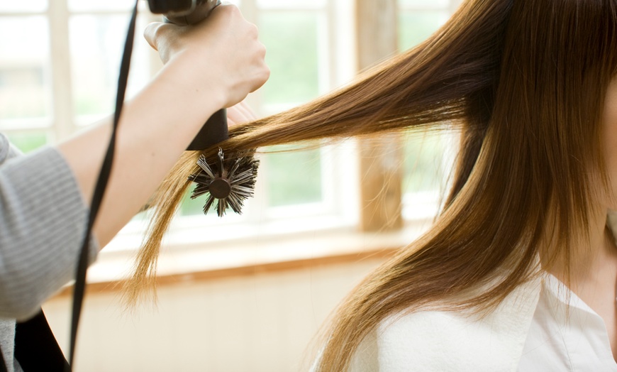 Image 1: Wash and Blow-Dry