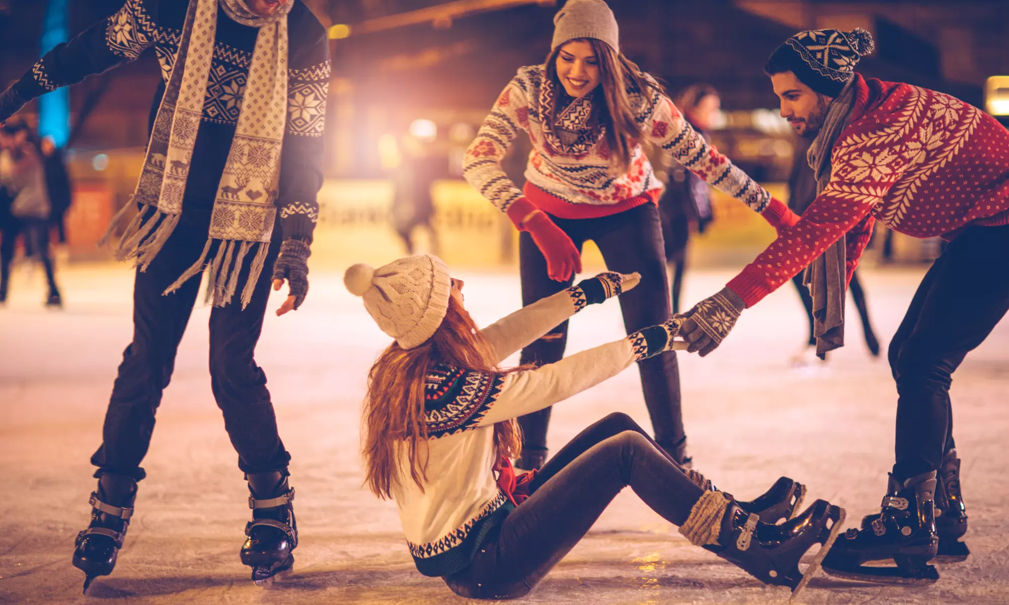 Zimowa frajda na łyżwach z widokiem na Wawel: 1-6 biletów wstępu na Lodowisko Forum Kraków (do -37%) - Primary Image