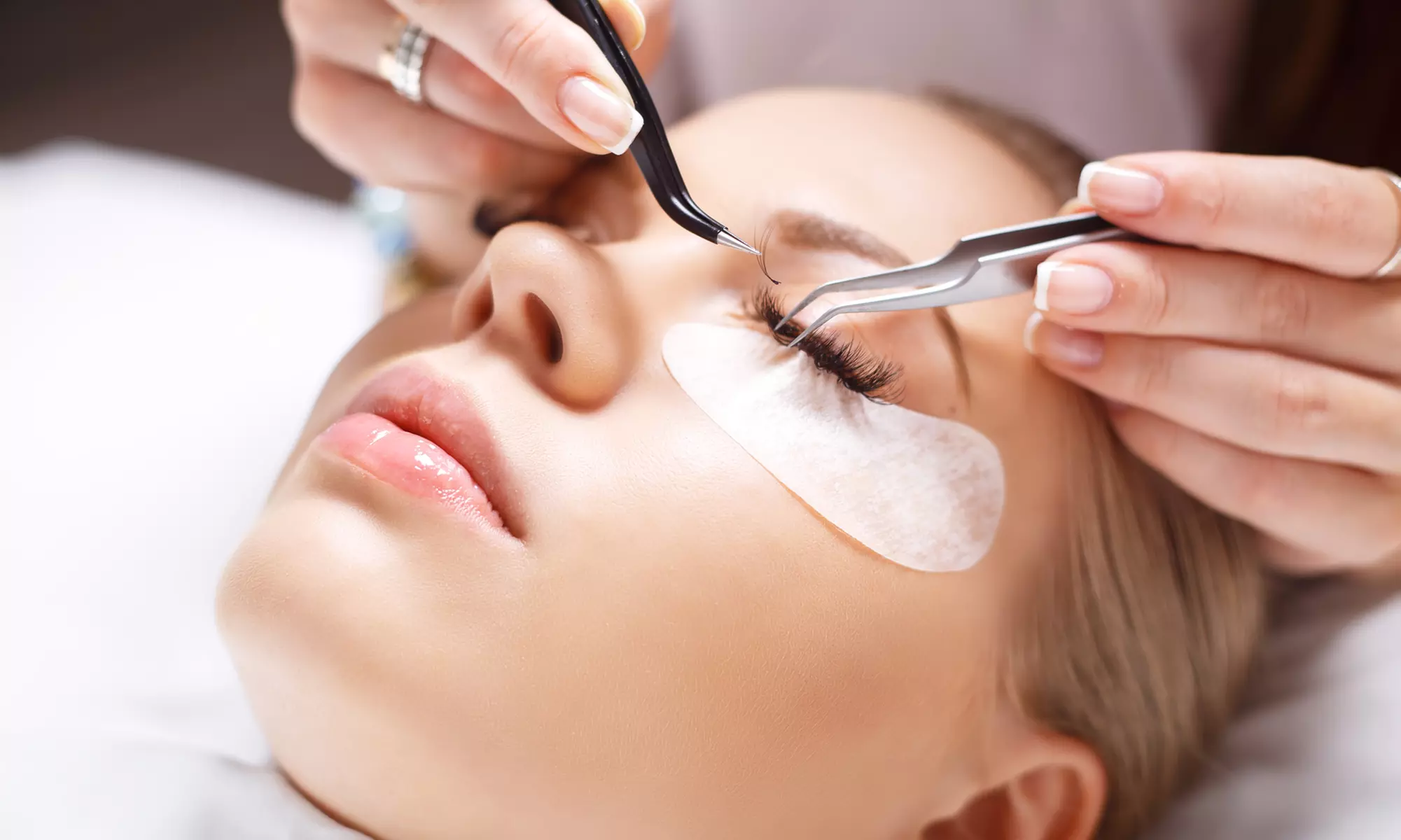 Get lush eyelash extensions with Feather Lash, offering full and natural mink options up to 58% off - Primary Image