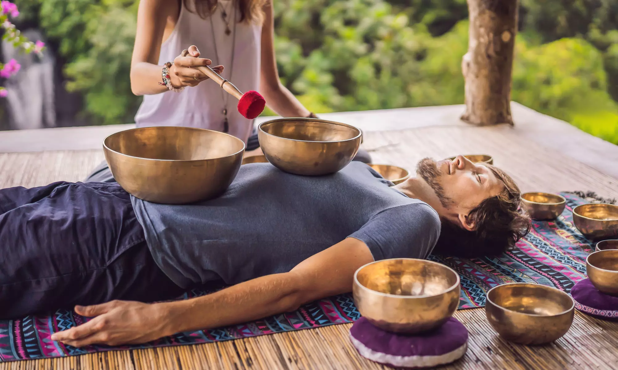 Offre de relaxation : bols chantants et modelage des pieds