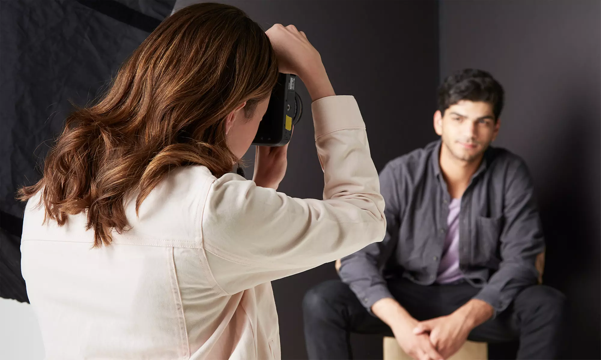 Fotoshooting zu verschiedenen Themen inkl. Outfit-Wechsel für bis zu 5 Personen bei Klick Fotostudio (50% sparen*) - Primary Image