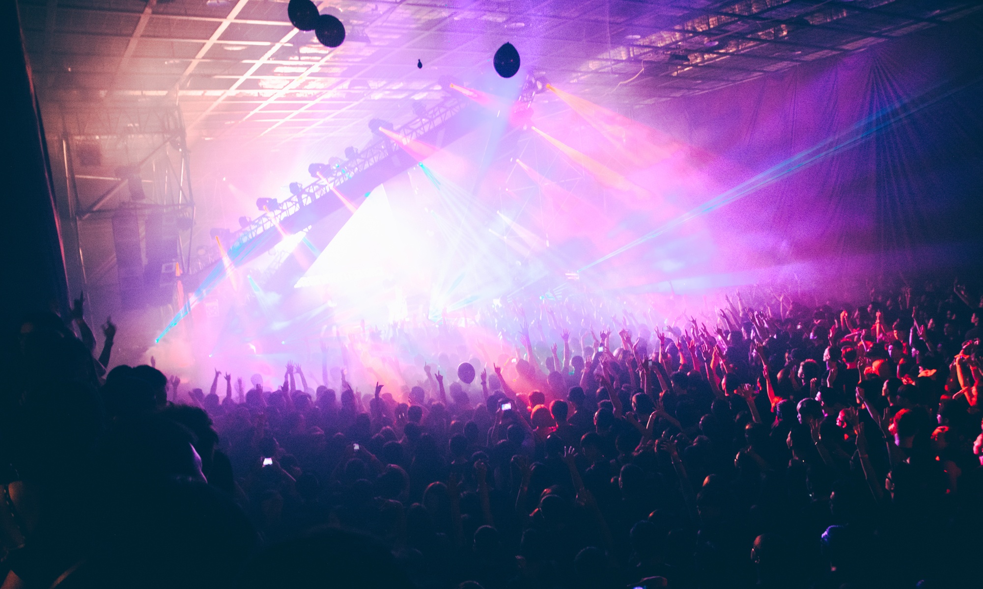 Hasta 73% de descuento en Alquiler de DJ en VIAFERRATA