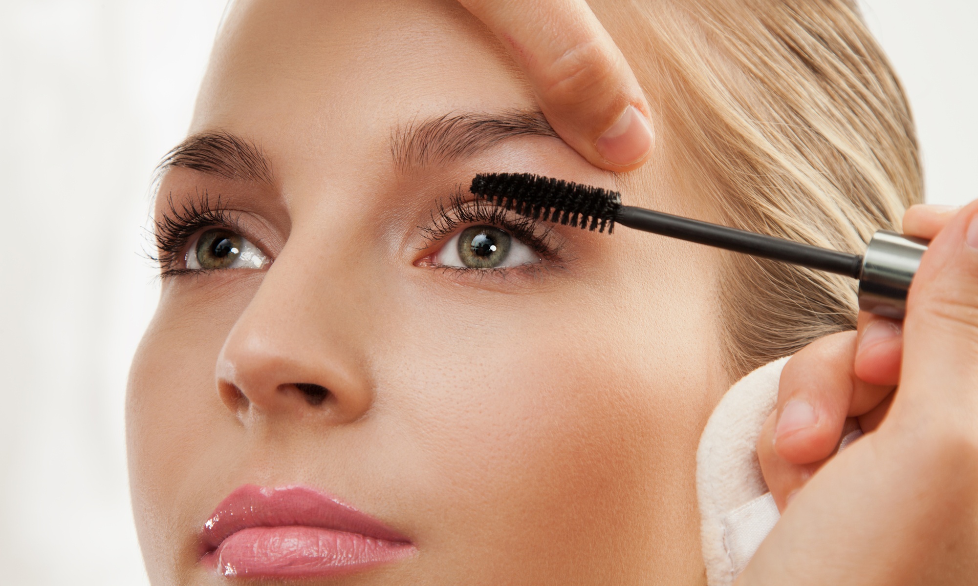 Wimpern- und/oder Augenbrauen-Lifting opt. mit Färben für 1 Person