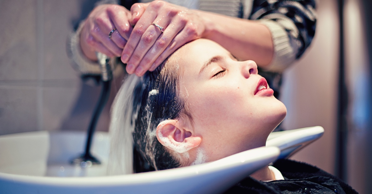 Servicio de tinte o mechas en peluquería de Madrid
