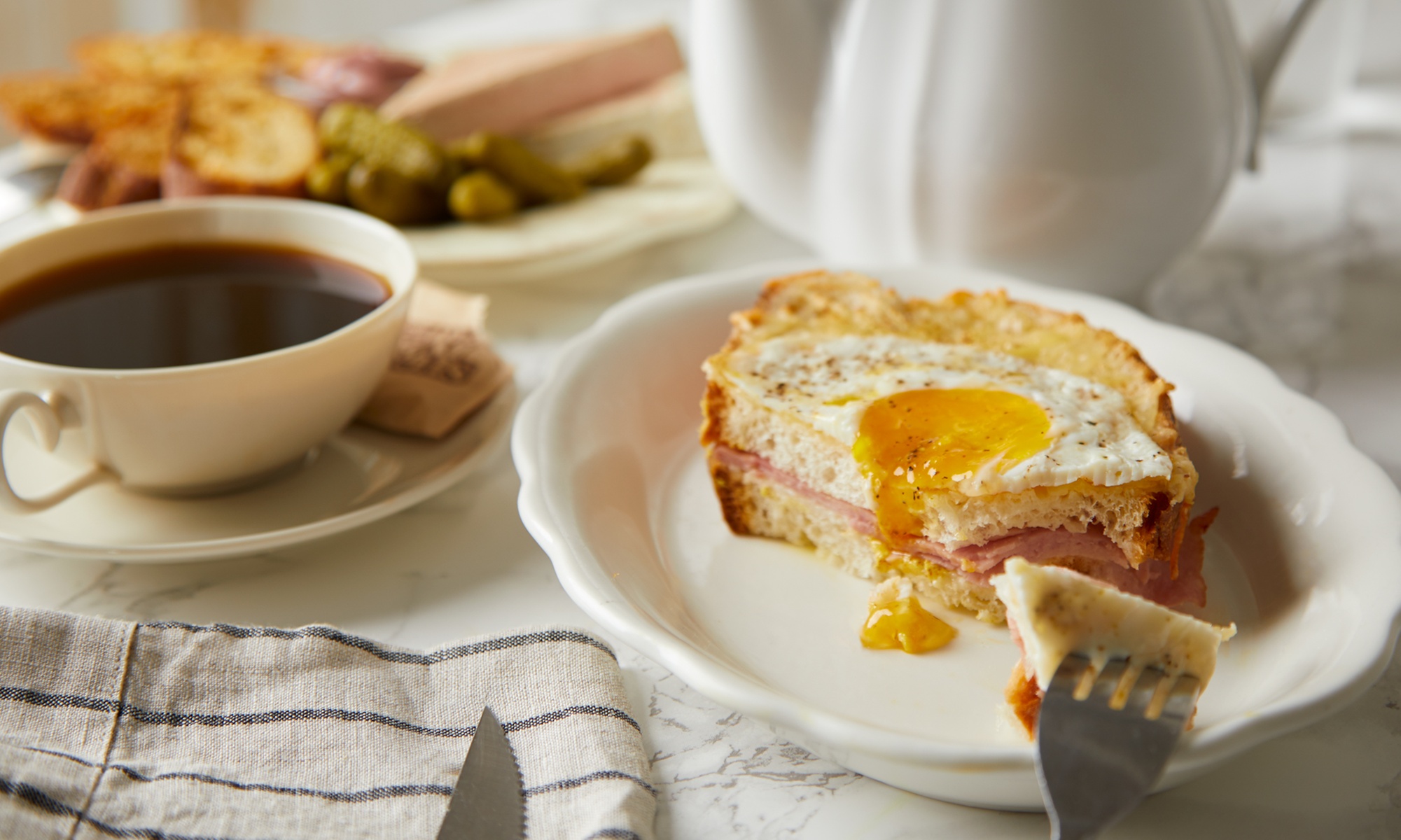 Enjoy Weekday Brunch Upto Four with Choice of Entrée and Drink