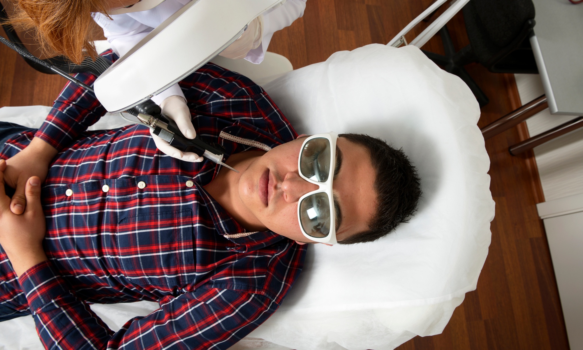 Men's Eyebrow Threading and Nose Wax for Smooth Skin