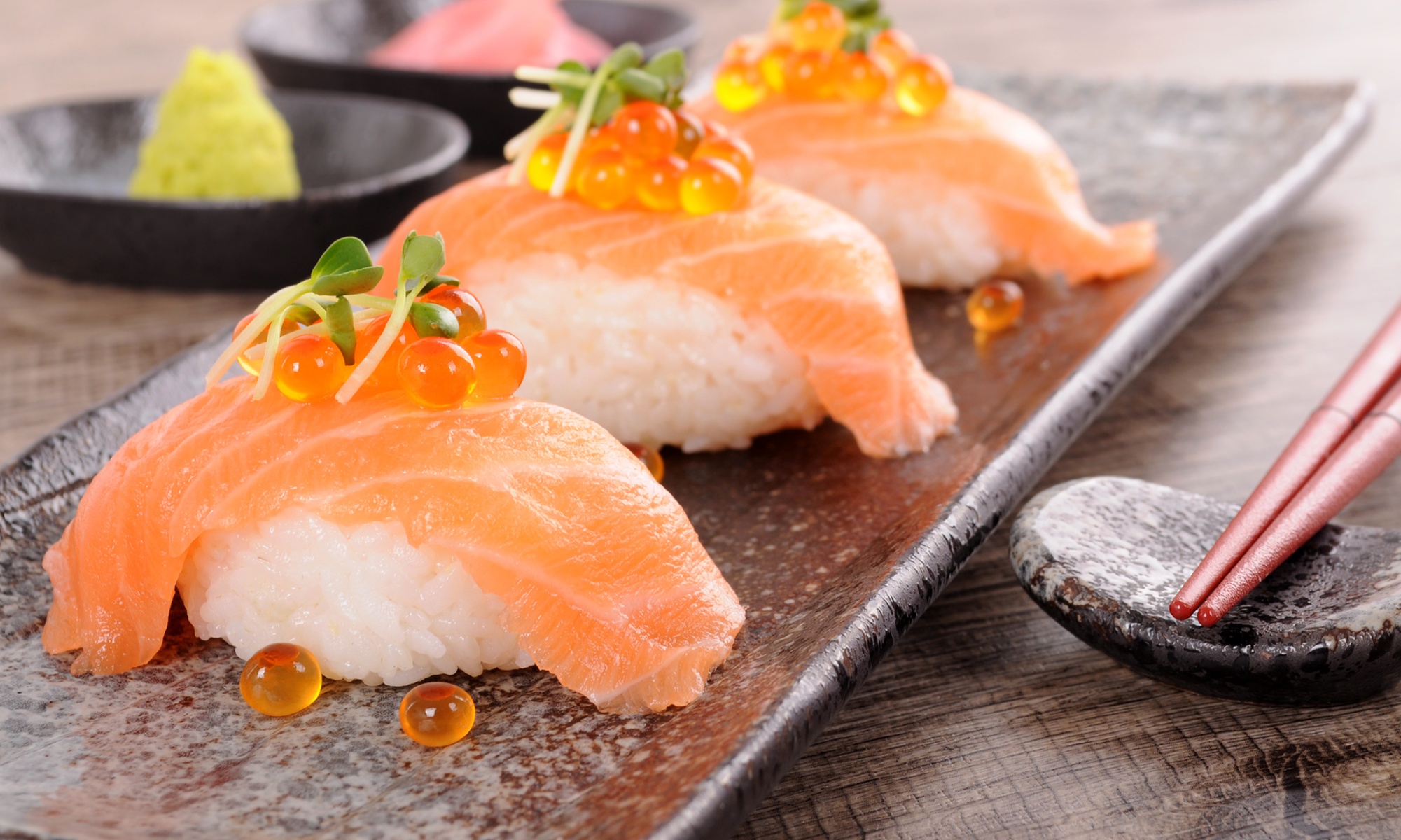 Groupony wartościowe na dowolne rolki sushi z menu w KOKU Sushi