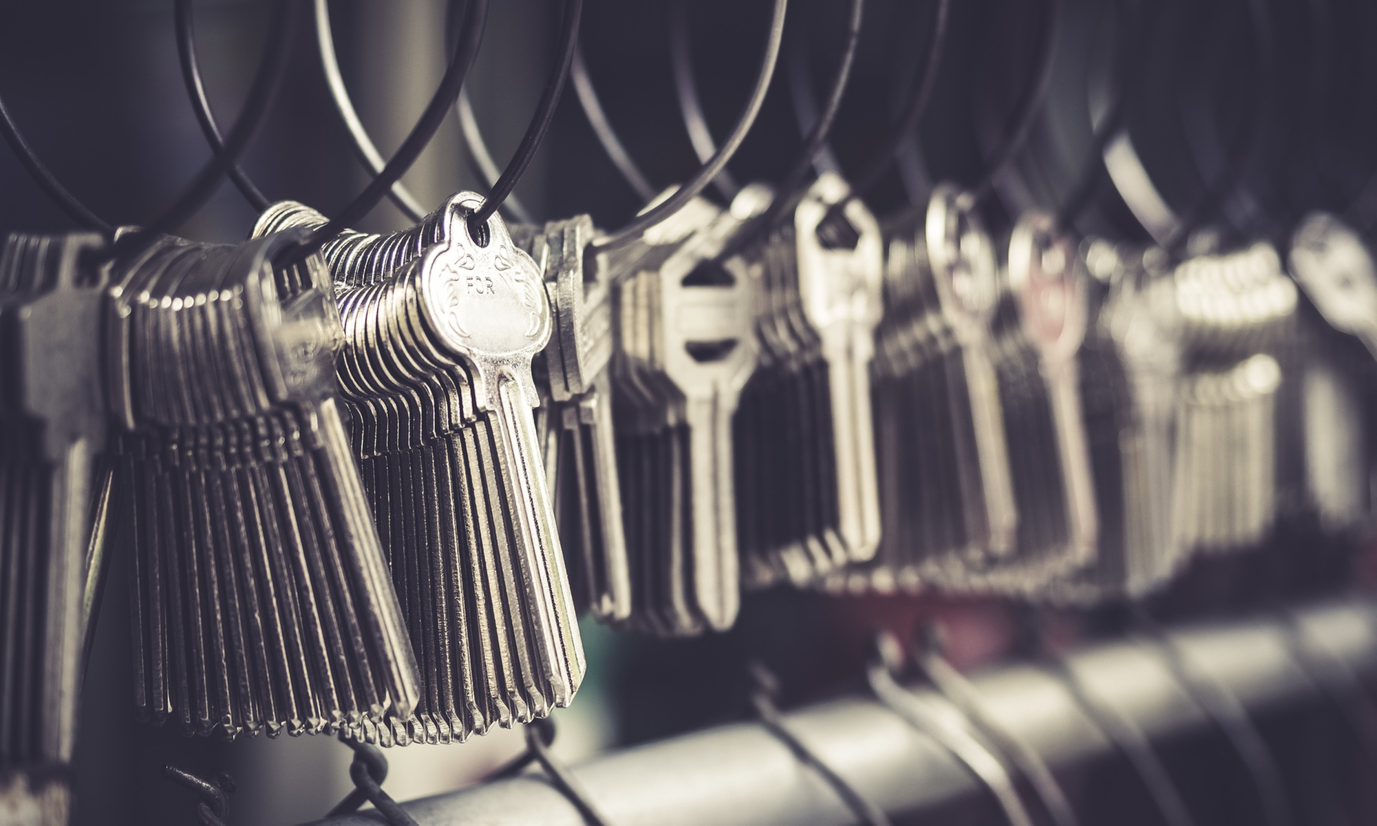 Unlock Savings: Vehicle Lockouts, Smart Locks, Locksmith Service