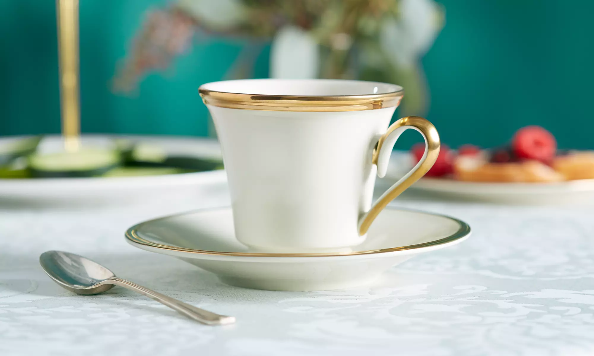 Dive into Root and Leaf's One Hour Lounge Access All You Can Drink (Up to 50% Off) - Primary Image
