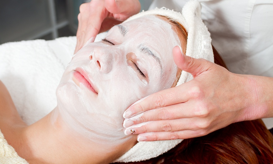 Image 1: Tratamiento facial a elegir en Spazio Nyxpert Sant Joan Despí