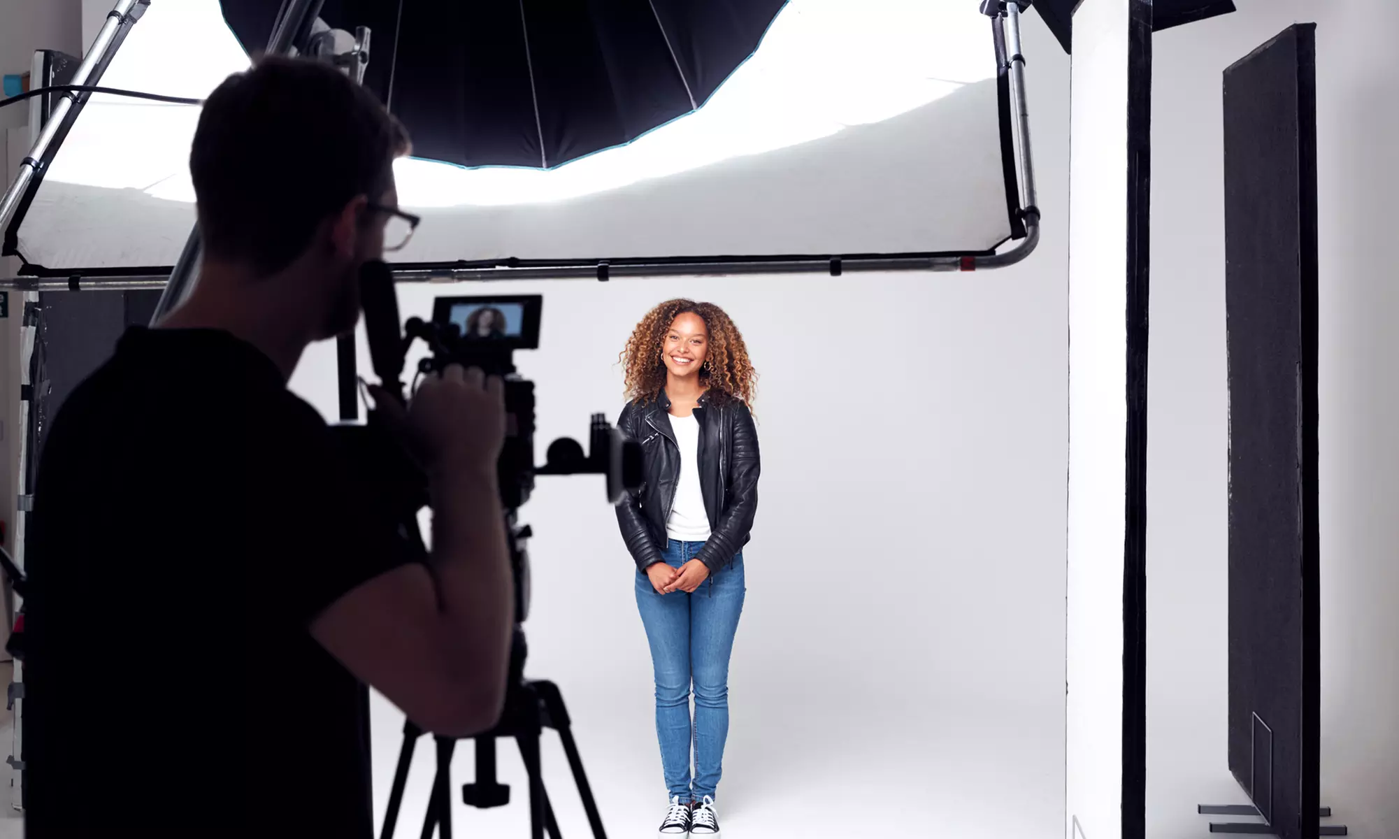 Fotoshooting für Bewerbung, Business oder Website mit 4 Abzügen von 1 Bild bei Art Of Moments (73% sparen) - Primary Image