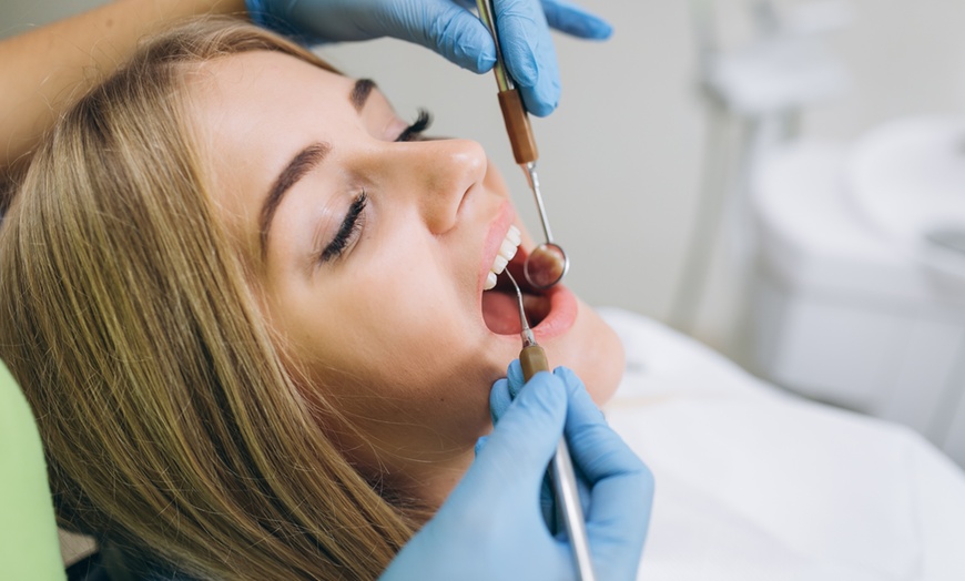 Image 1: Limpieza bucal, pulido, diagnóstico y opción a radiografía intraoral