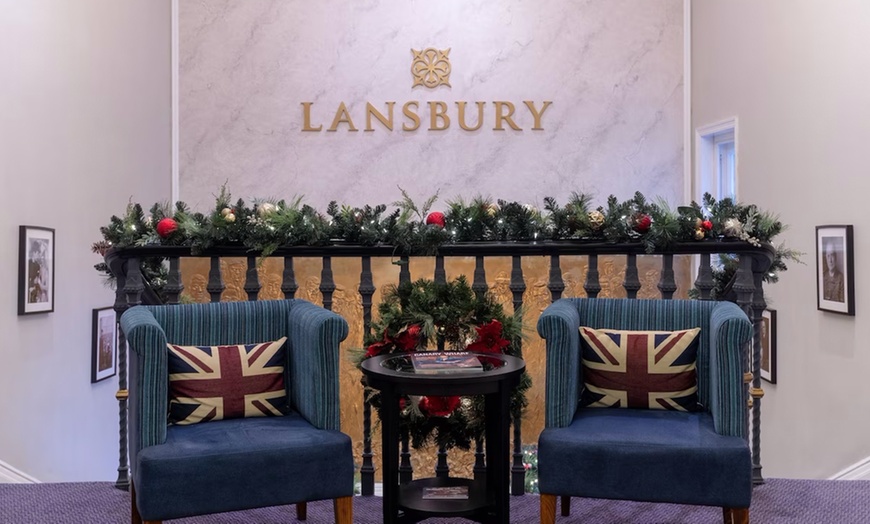 Image 11: London: Elegant 4* Stay with Breakfast