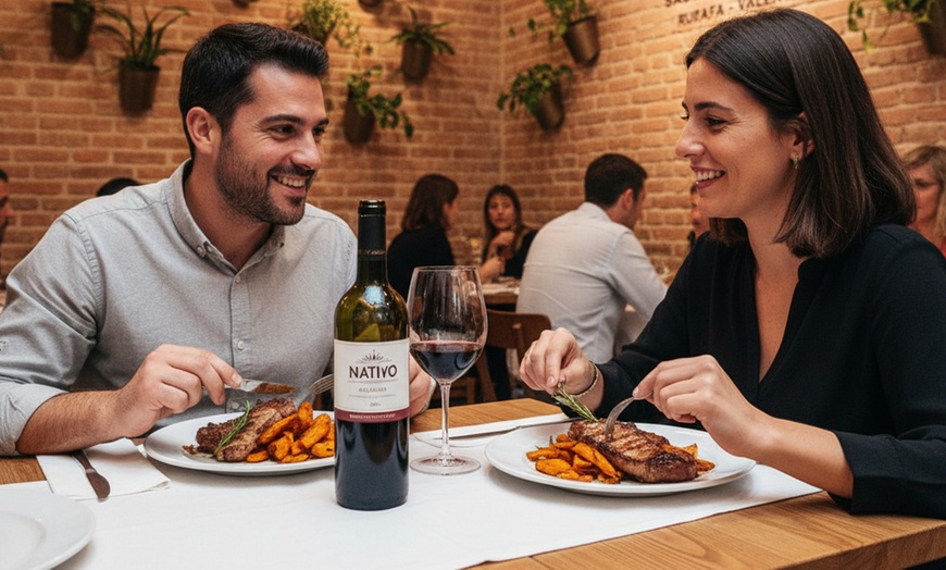 Image 1: Menú mediterráneo para 2 o 4 con postre y bebida o botella de vino
