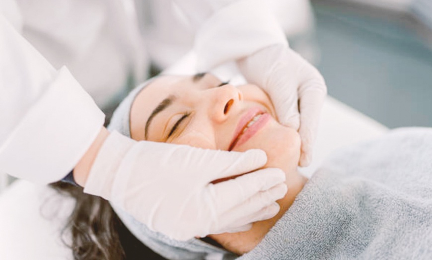 Image 6: 1, 2 o 3 sesiones de microlifting facial de vitaminas con Dermapen